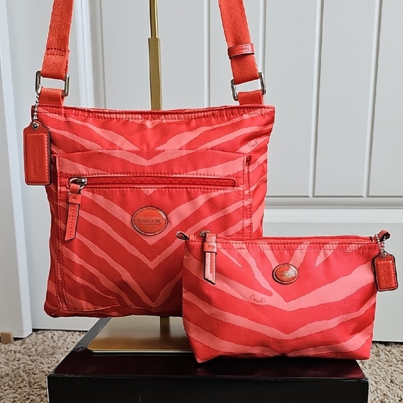 Coach 2013 Getaway Zebra Print File Bag And Pouch Bundle - Picture 1 of 12